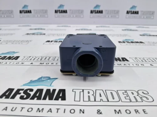 Telemecanique xckl102 limit switch 500v 3a 6kV - Image 7