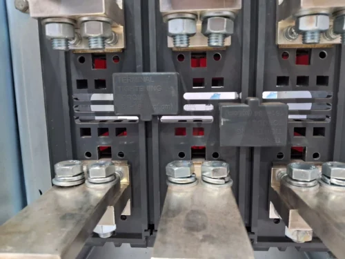 HYUNDAI ELECTRIC | HGN06A3B | 630A | 3 POLES | AIR CIRCUIT BREAKER W/T DRAWOUT - Image 2