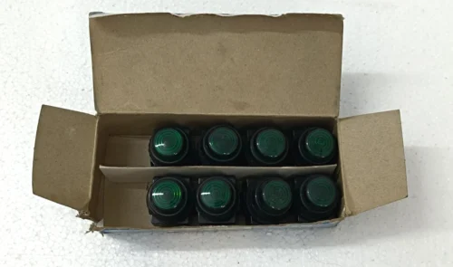 8X LOT YONGSUNG ELECTRIC YSPL3-06A VOLTAGE 6.3V1W CAP COLOR GREEN