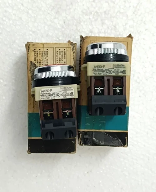 FUJI ELECTRIC AH30 FR11 250V 6A COMMAND SWITCH 2X LOT - Image 7