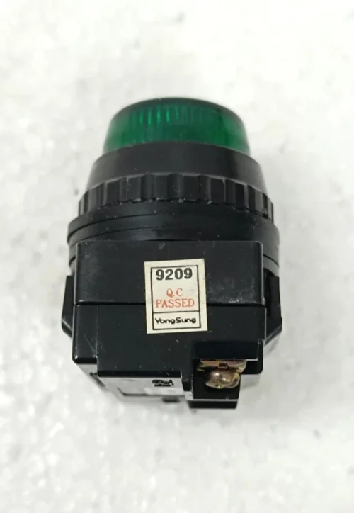 8X LOT YONGSUNG ELECTRIC YSPL3-06A VOLTAGE 6.3V1W CAP COLOR GREEN - Image 7