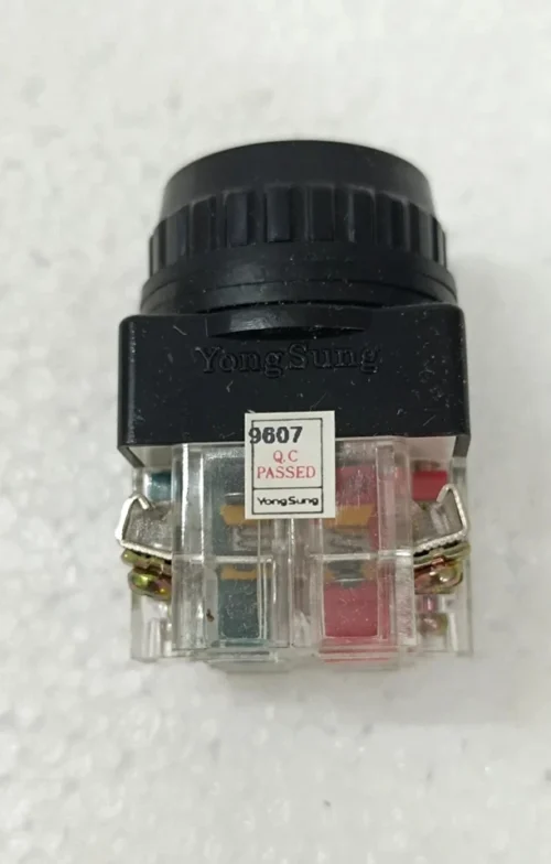YONGSUNG ELECTRIC YSP 13-11 AC 250V 6A PUSH BUTTON SWITCH CAP COLOR BLACK 4X LOT - Image 4