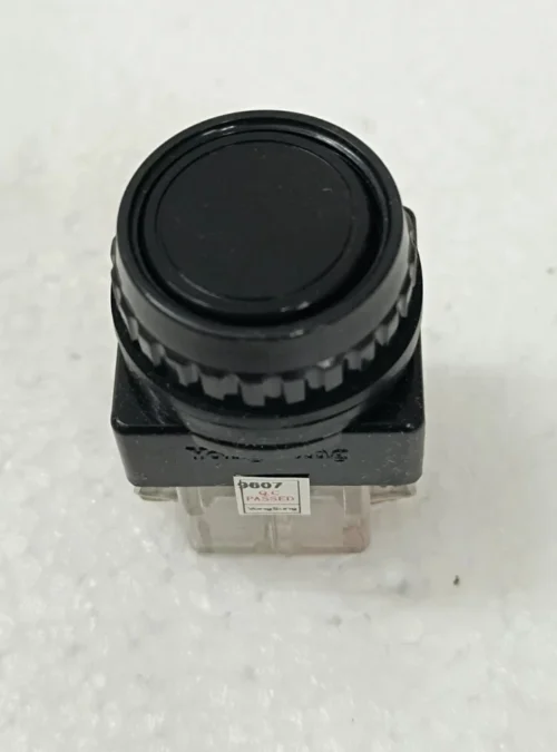 YONGSUNG ELECTRIC YSP 13-11 AC 250V 6A PUSH BUTTON SWITCH CAP COLOR BLACK 4X LOT - Image 3