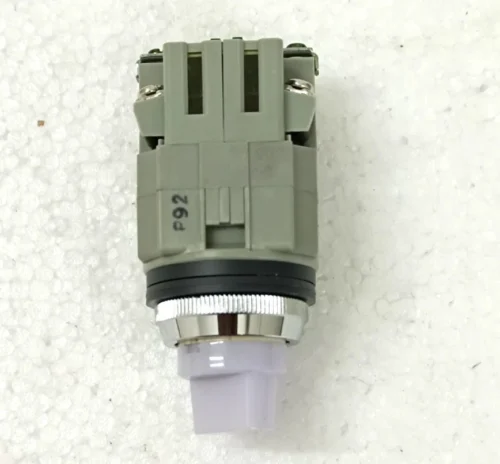 IDEC AU40213-23B DISCONNECTIBNG SWITCH - Image 7