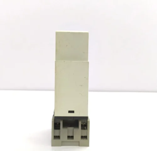 CARLO GAVAZZI PCB01DM24 ASYMMETRICAL RECYCLER TIMER PCB01 WITH BASE - Image 4
