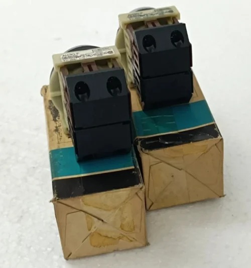 FUJI ELECTRIC AH30 FR11 250V 6A COMMAND SWITCH 2X LOT - Image 3