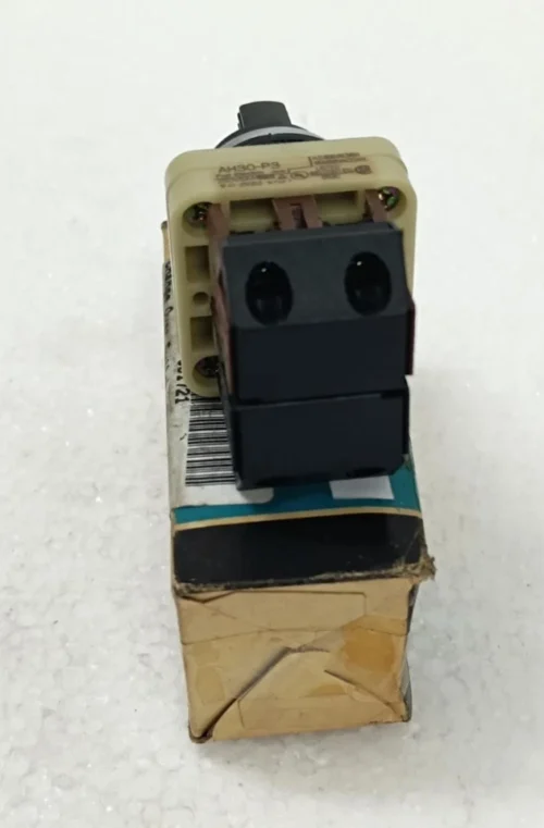 FUJI ELECTRIC AH30-P3B11 250V 6A COMMAND SWITCH - Image 6