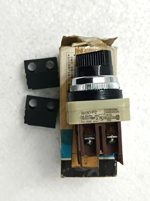 FUJI ELECTRIC AH30-P2B11 250V 6A COMMAND SWITCH - Image 2